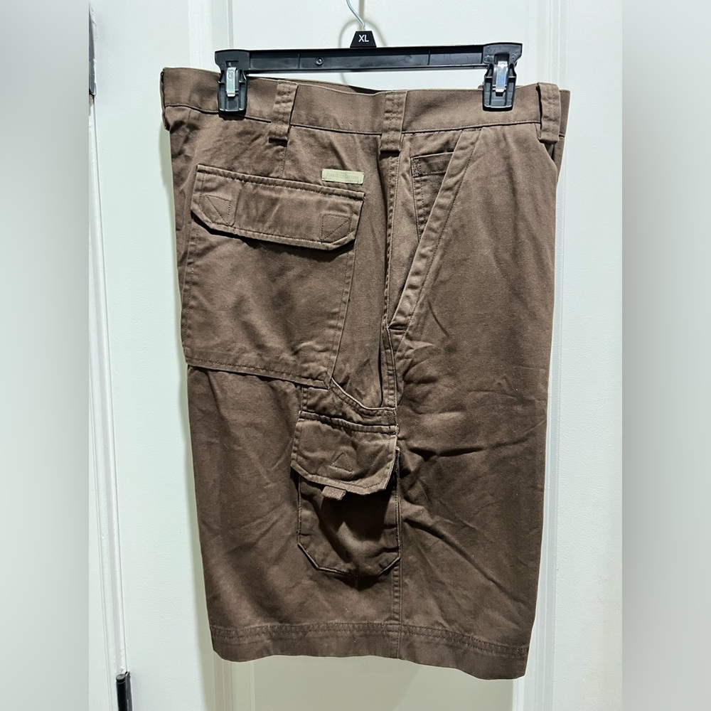Men’s Perry Ellis Brown Cargo Shorts, Size 38